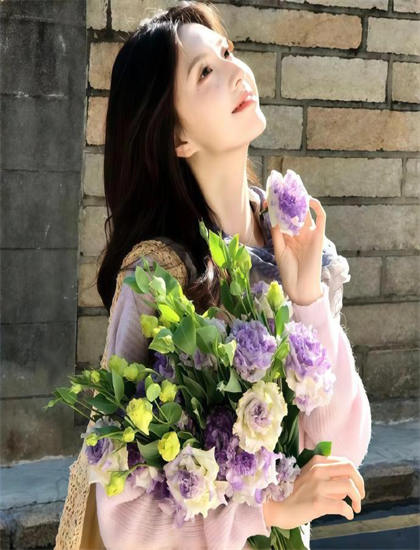 《晚爱拾照终相逢》美学价值热门分析史诗级的：艺术美感与审美特征探讨